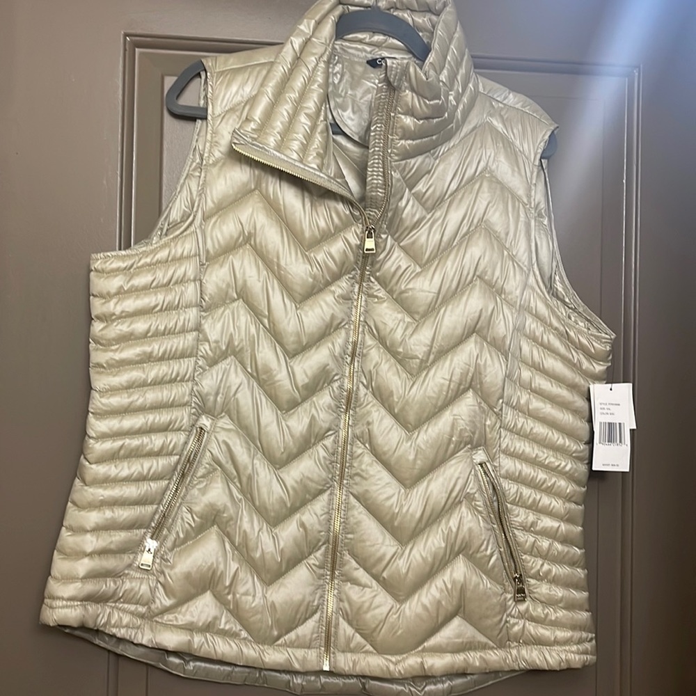 Gold vest never worn tags still on